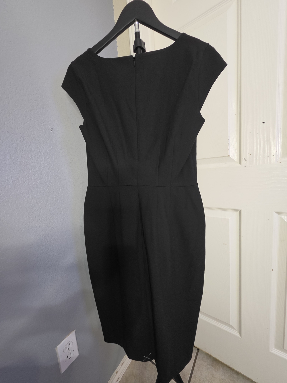 NWT Ann Taylor The Scoop Neck Sheath Dress in Bi-Stretch – Curvy Fit, Size 0 Bla - Picture 5 of 7